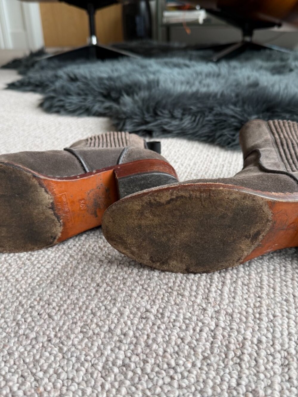 Marc by Marc Jacobs Suede Chelsea Boot, Warm Grey, Size EU 37.5 - Picture 3 of 5